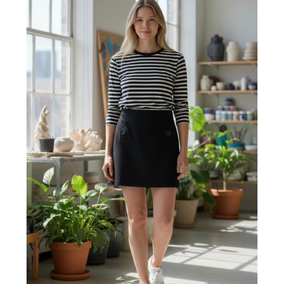 Larry Levine Dresses & Skirts - Larry Levine Stretch Black Skirt size 12